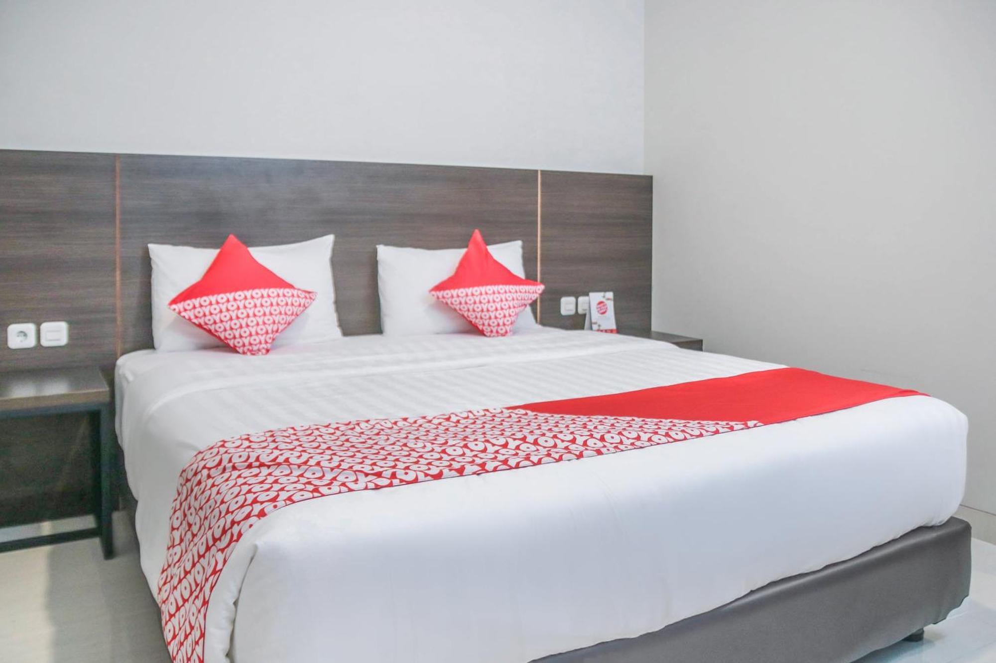 Super Oyo 1006 Azzahra Guest House Syariah Ambon Exterior photo