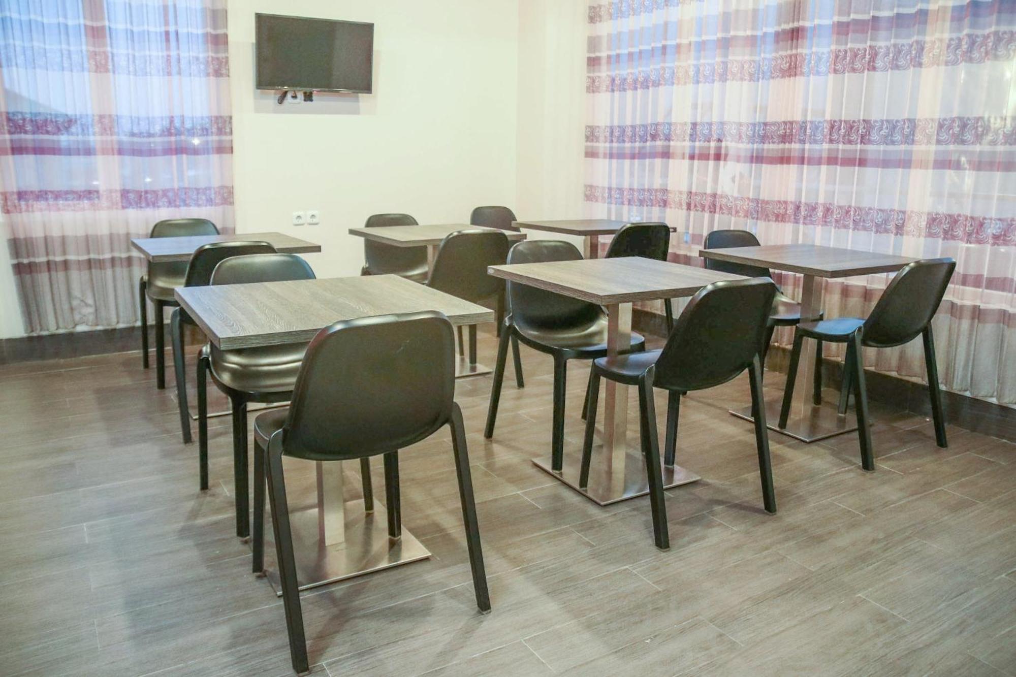 Super Oyo 1006 Azzahra Guest House Syariah Ambon Exterior photo